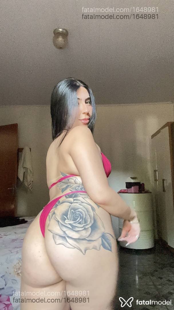 Acompanhante mulher com cabelo castanho de olhos verdes - Bruna Miler