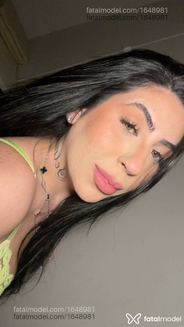 Acompanhante mulher com cabelo castanho de olhos verdes em Botucatu - Bruna Miler