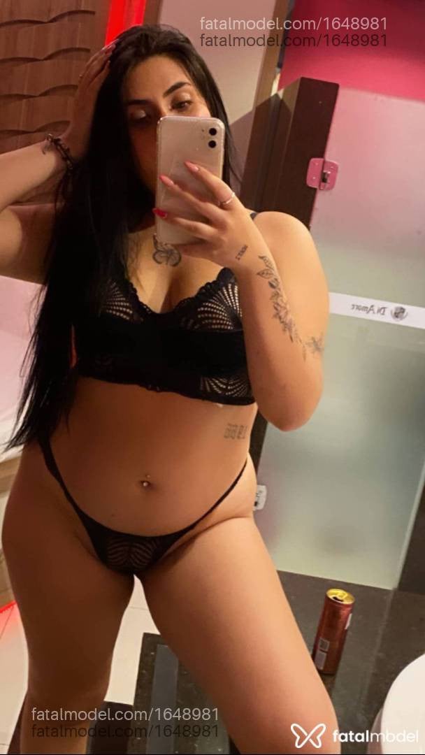 Acompanhante mulher com cabelo castanho de olhos verdes - Bruna Miler