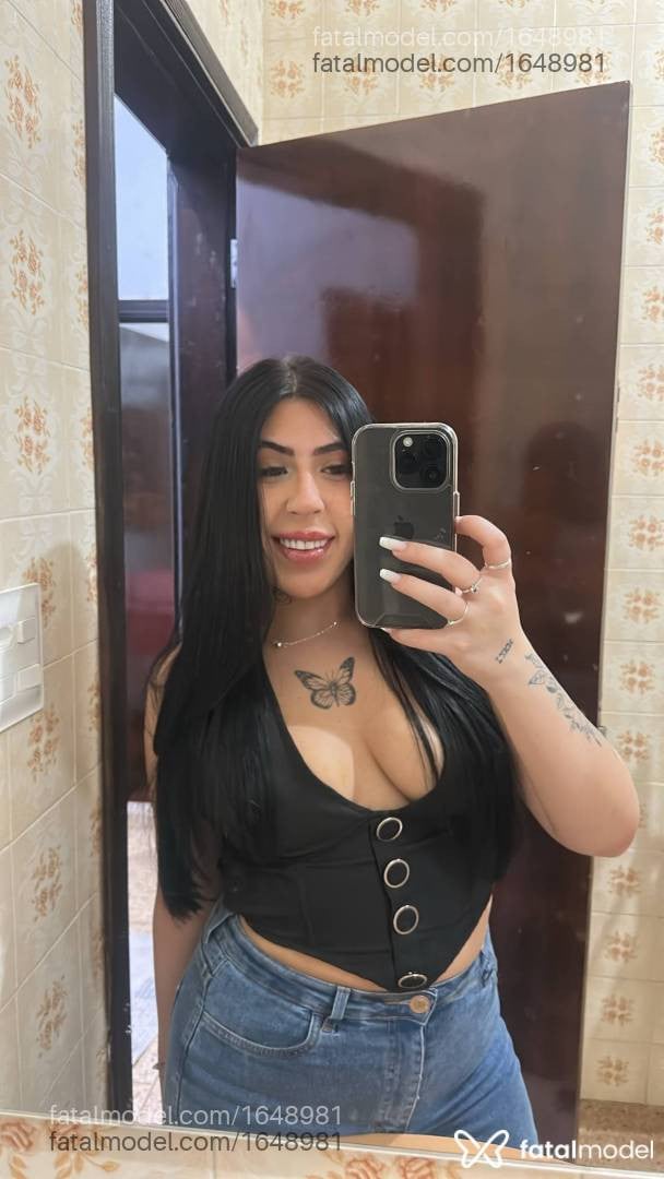 Acompanhante mulher com cabelo castanho de olhos verdes - Bruna Miler
