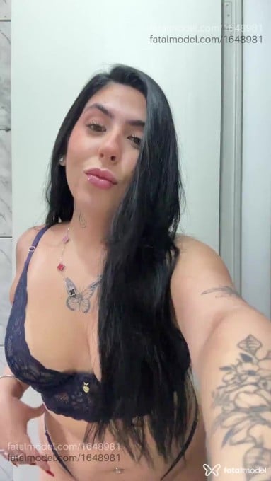 Acompanhante mulher com cabelo castanho de olhos verdes - Bruna Miler Acompanhante mulher com cabelo castanho de olhos verdes - Bruna Miler