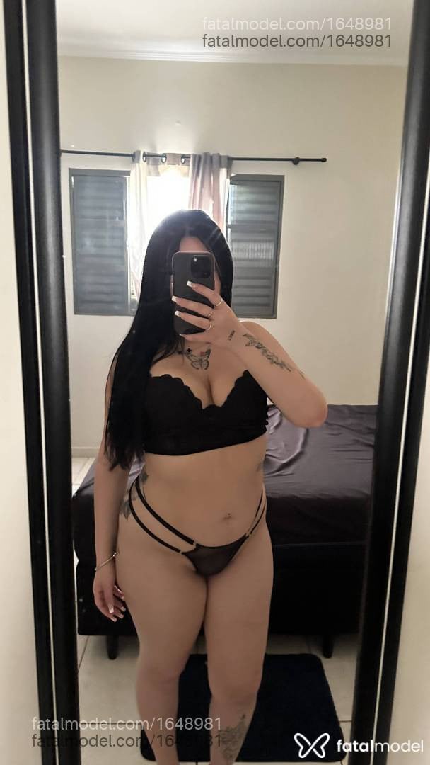 Acompanhante mulher com cabelo castanho de olhos verdes - Bruna Miler