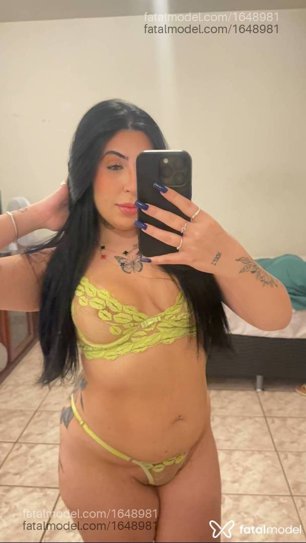 Acompanhante mulher com cabelo castanho de olhos verdes - Bruna Miler