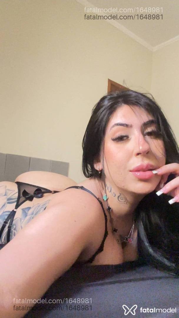 Acompanhante mulher com cabelo castanho de olhos verdes - Bruna Miler