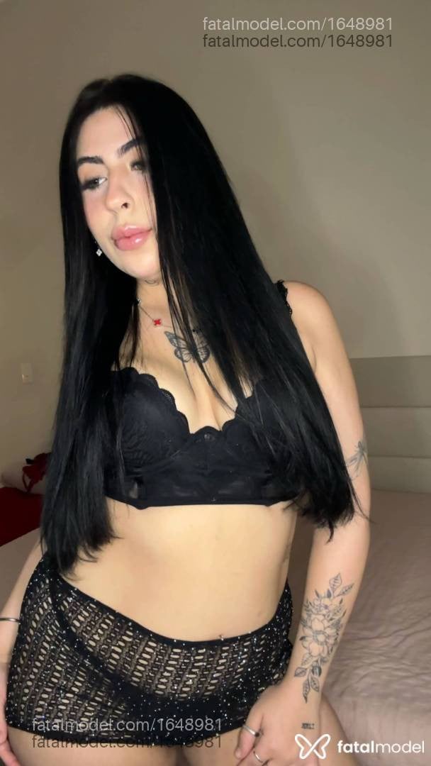 Acompanhante mulher com cabelo castanho de olhos verdes - Bruna Miler