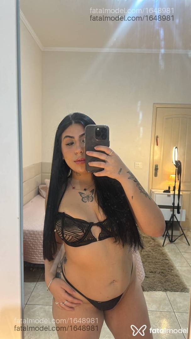 Acompanhante mulher com cabelo castanho de olhos verdes - Bruna Miler