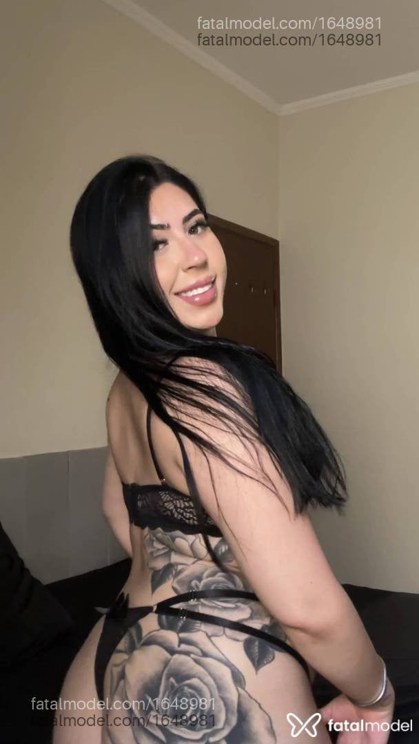 Acompanhante mulher com cabelo castanho de olhos verdes - Bruna Miler
