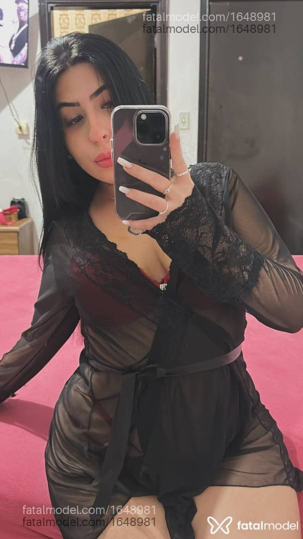 Acompanhante mulher com cabelo castanho de olhos verdes - Bruna Miler
