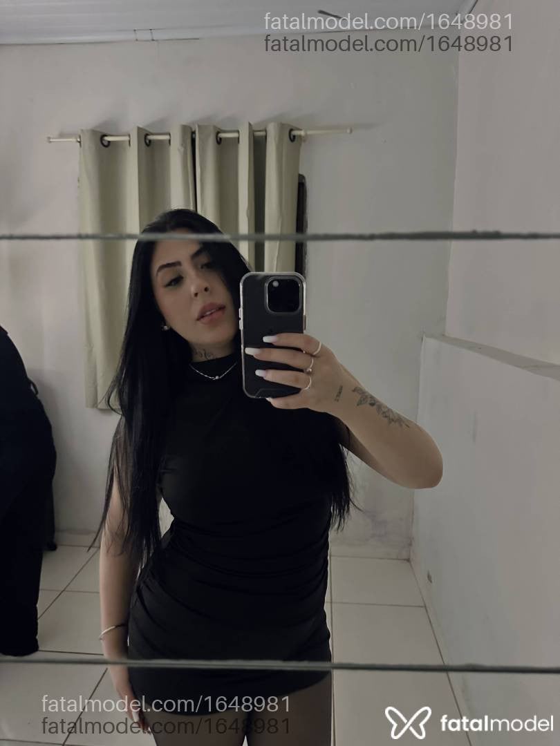 Acompanhante mulher com cabelo castanho de olhos verdes - Bruna Miler