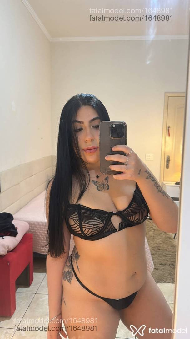 Acompanhante mulher com cabelo castanho de olhos verdes - Bruna Miler