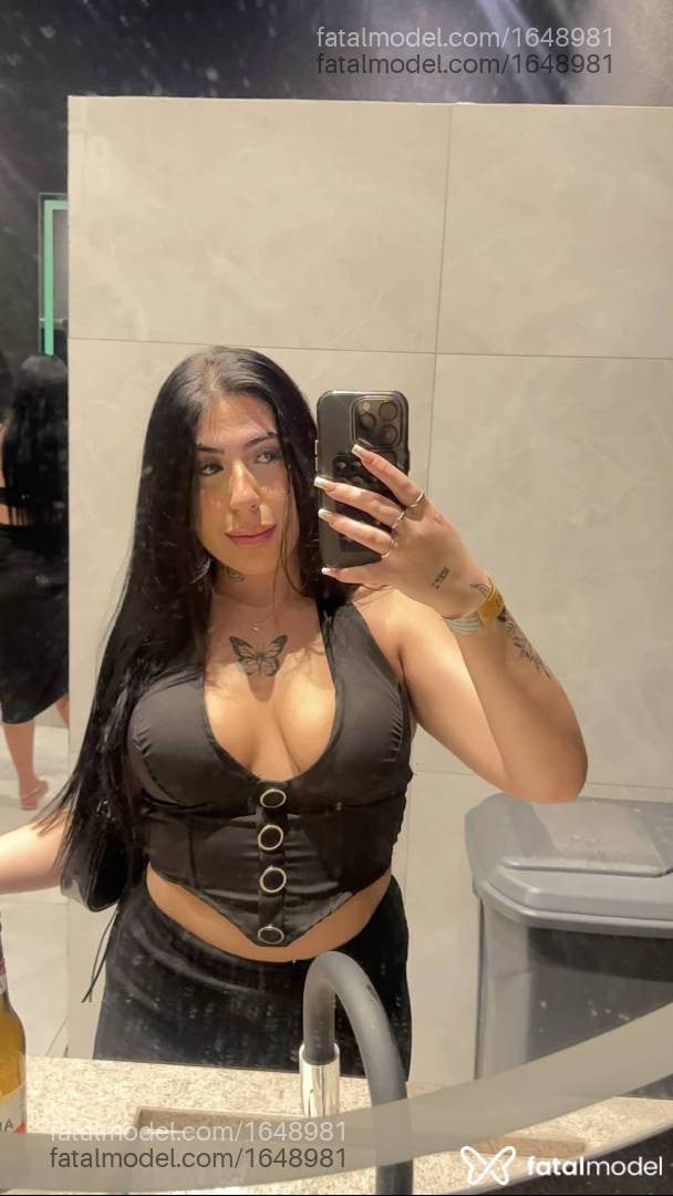 Acompanhante mulher com cabelo castanho de olhos verdes - Bruna Miler