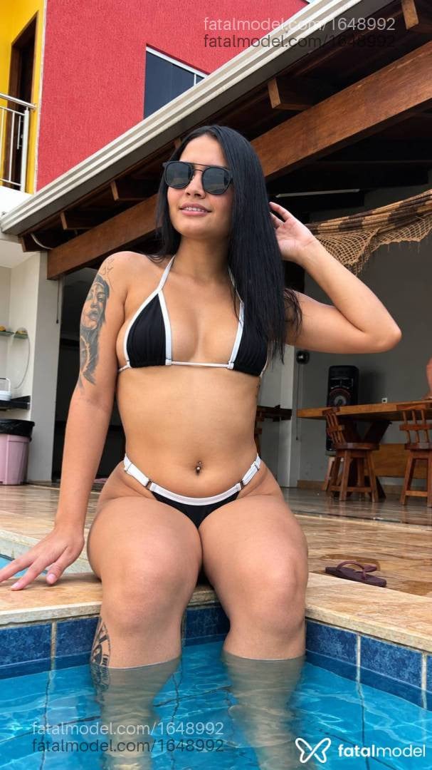 Acompanhante mulher morena (o) de olhos castanhos - Vitória