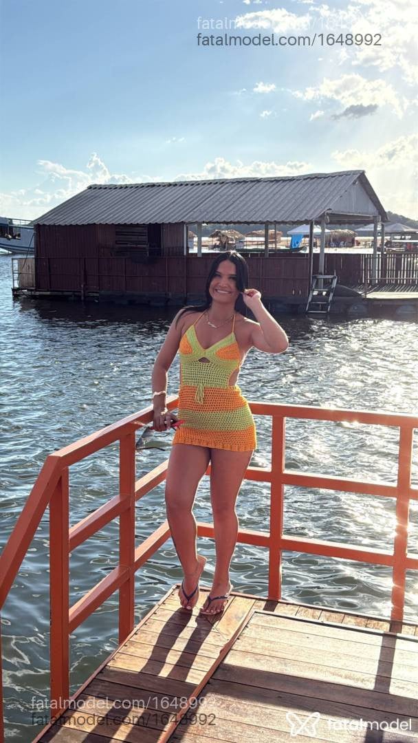 Acompanhante mulher morena (o) de olhos castanhos - Vitória