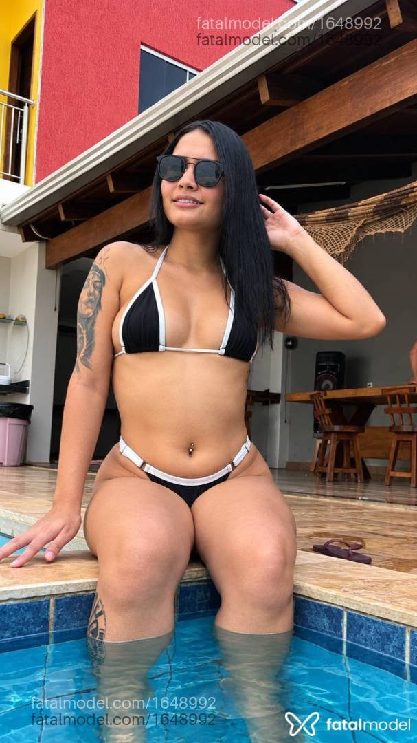 Acompanhante mulher morena (o) de olhos castanhos - Vitória