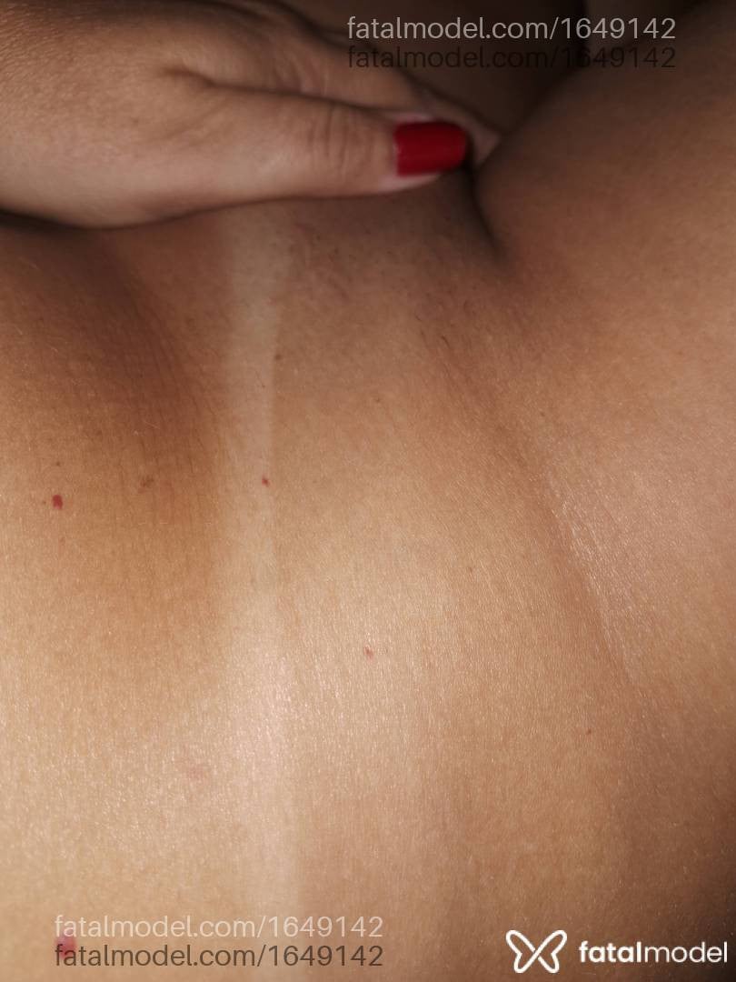 Acompanhante mulher loira (o) de olhos castanhos - Samira