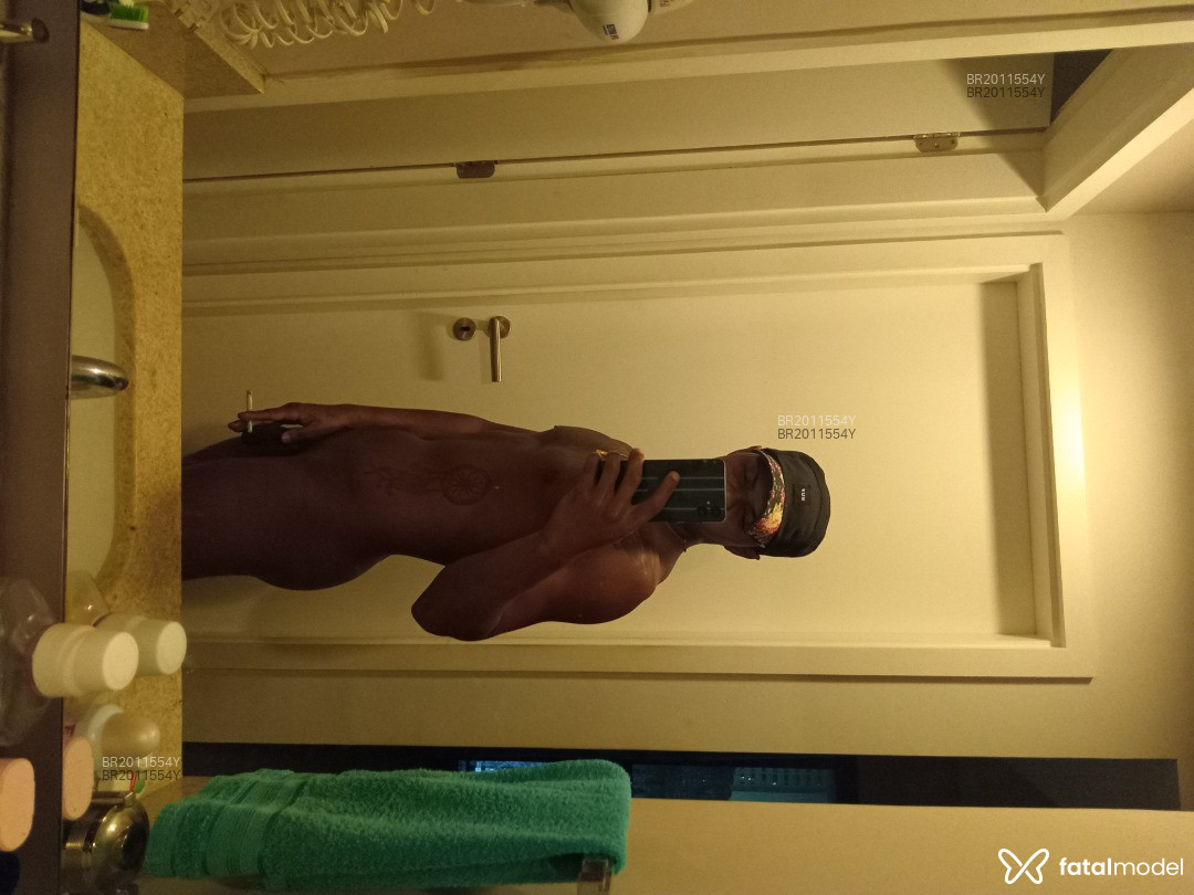 Acompanhante homem morena (o) de olhos pretos em Virtual - Pt Sfd