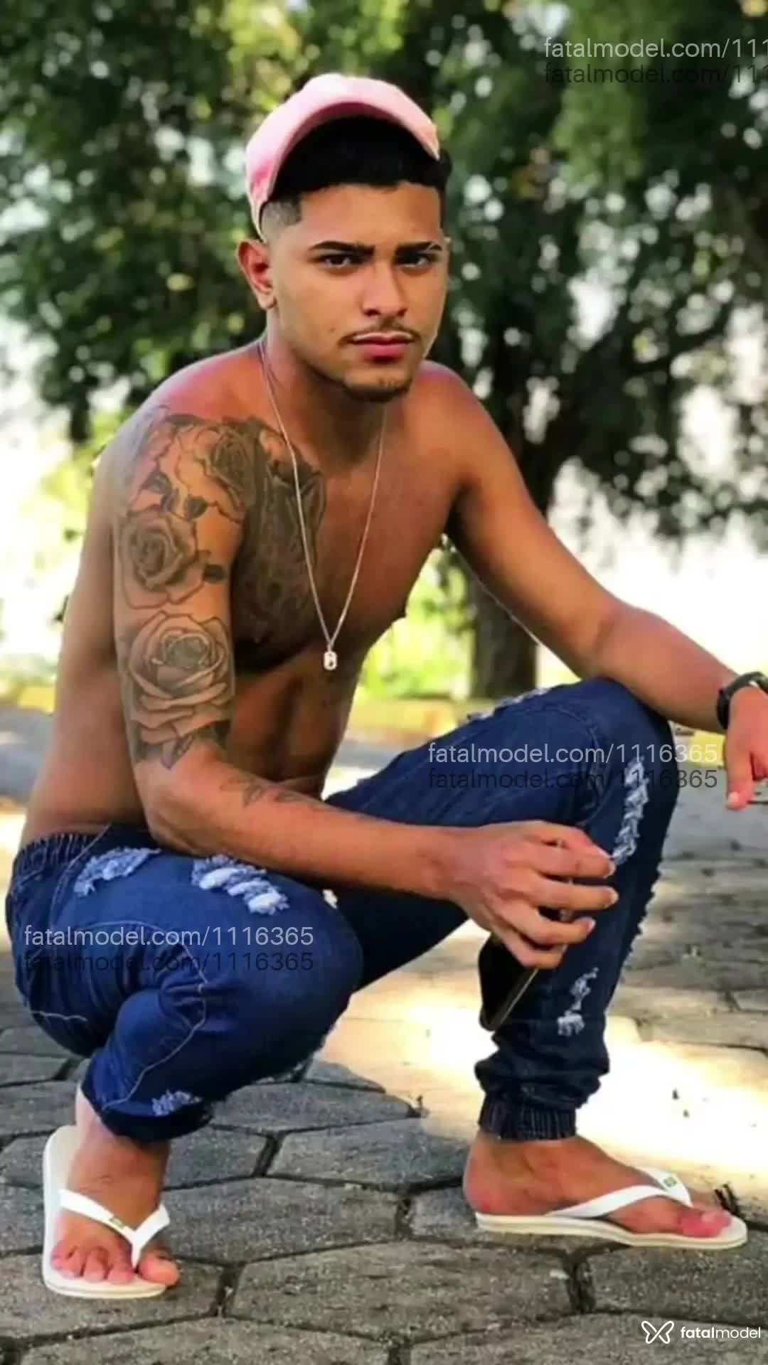 Acompanhante homem morena (o) de olhos castanhos em São José do Rio Preto - Arthur