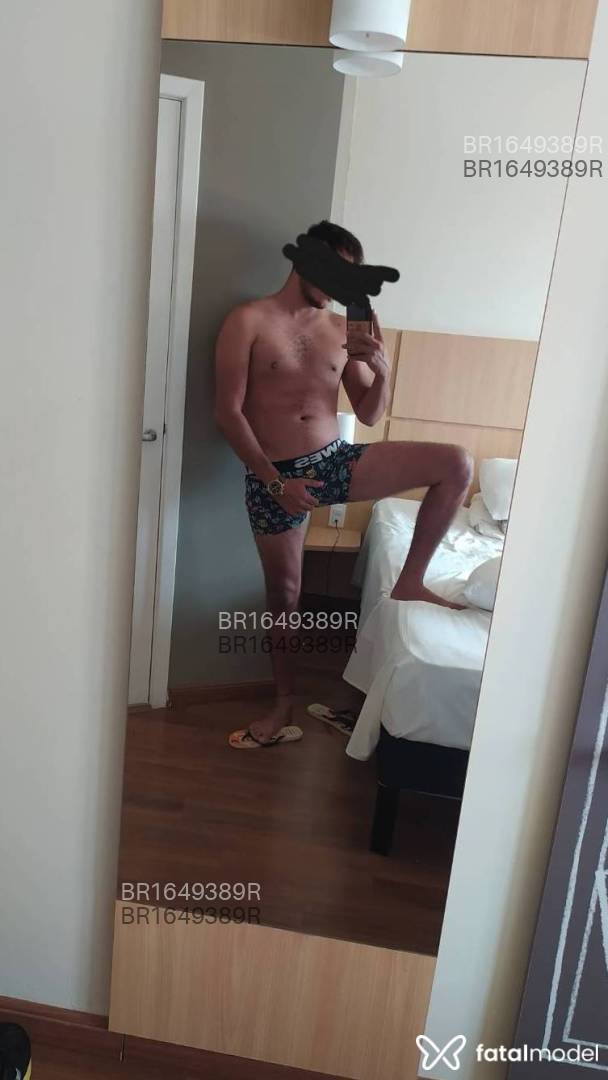 Acompanhante homem morena (o) de olhos castanhos em São José - Diogo