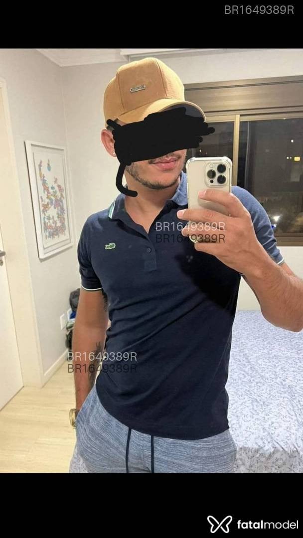 Acompanhante homem morena (o) de olhos castanhos em São José - Diogo