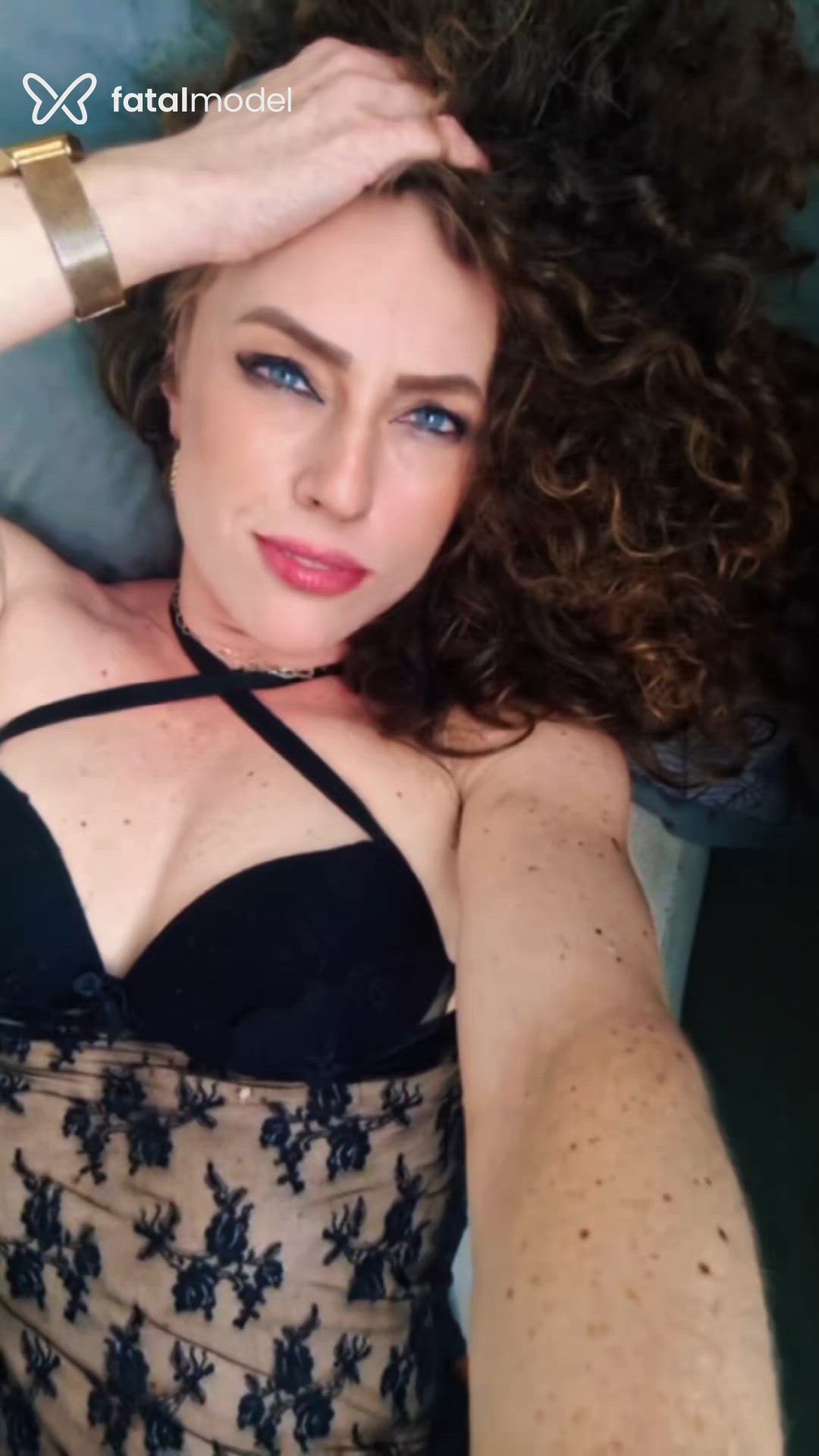 Acompanhante mulher loira (o) de olhos azuis - Sarah Acompanhante mulher loira (o) de olhos azuis - Sarah