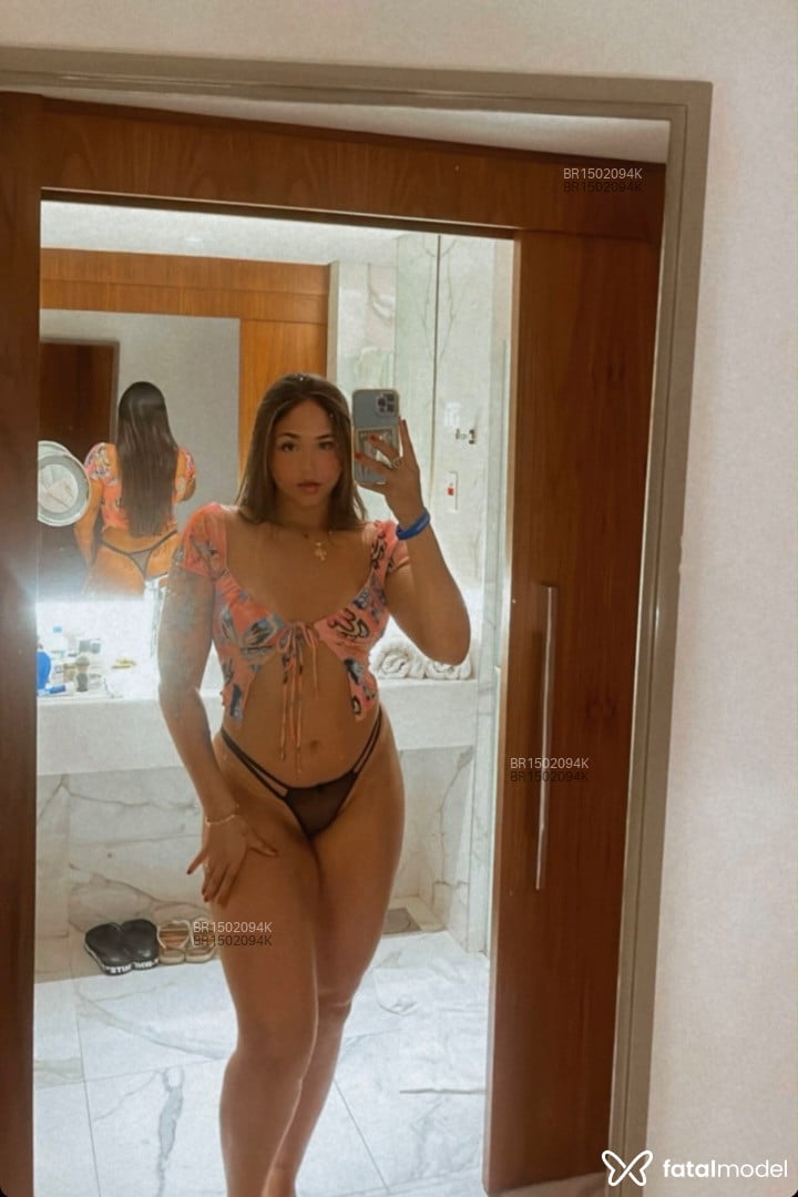 Acompanhante mulher com cabelo castanho de olhos castanhos em Rio de Janeiro - Mari Pahinni