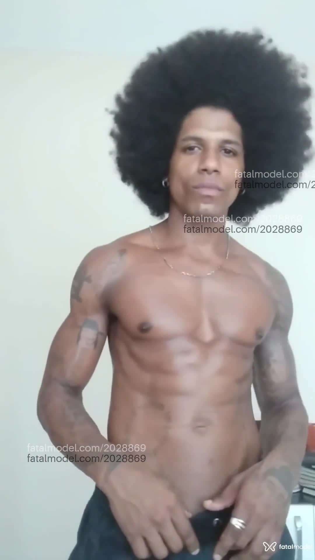 Acompanhante homem morena (o) de olhos castanhos em Rio das Ostras - Eduardo Black