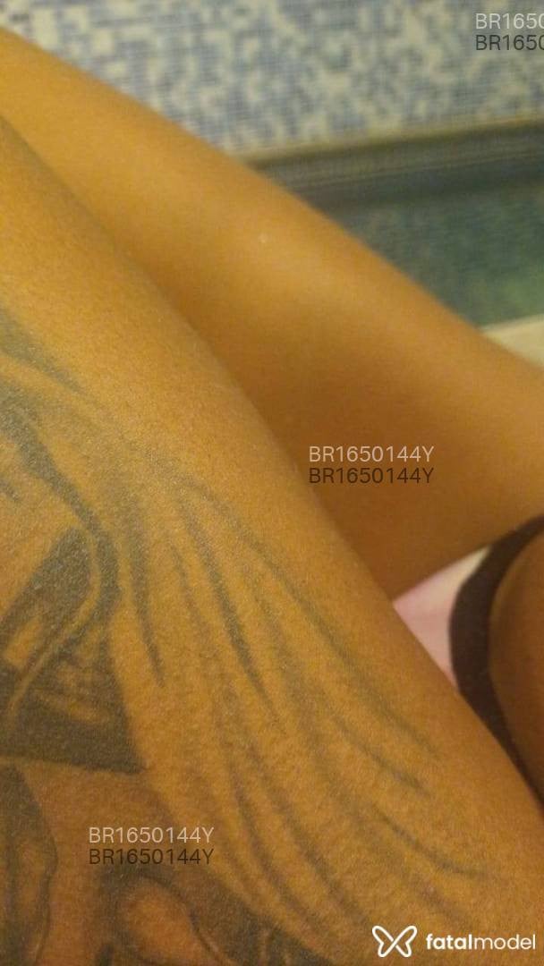 Acompanhante travesti com cabelo castanho de olhos pretos em Virtual - Helena
