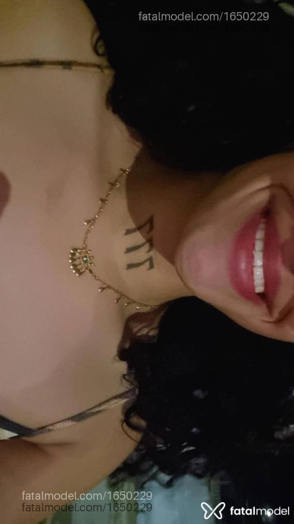 Acompanhante mulher trans com cabelo castanho de olhos castanhos em Anápolis - Aisha