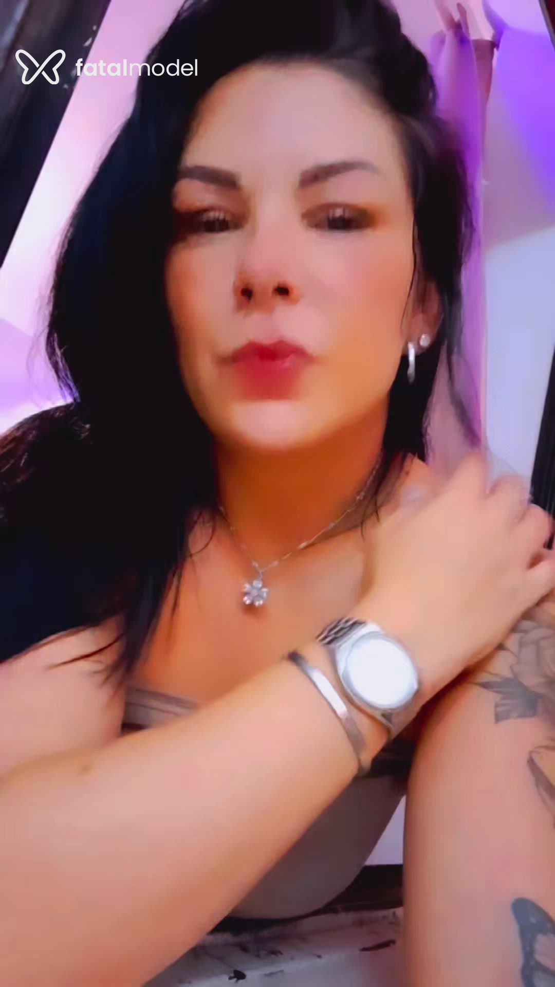 Acompanhante mulher morena (o) de olhos castanhos - Cecilia Milanni Acompanhante mulher morena (o) de olhos castanhos - Cecilia Milanni