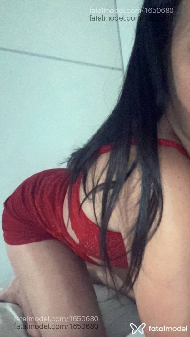 Acompanhante mulher com cabelo castanho de olhos mel - Carla Silva Acompanhante mulher com cabelo castanho de olhos mel - Carla Silva