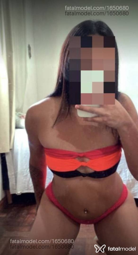 Acompanhante mulher com cabelo castanho de olhos mel - Carla Silva Acompanhante mulher com cabelo castanho de olhos mel - Carla Silva