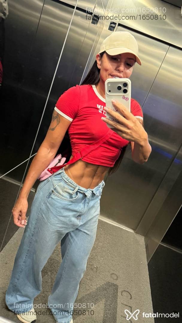 Acompanhante mulher morena (o) de olhos pretos - Jade