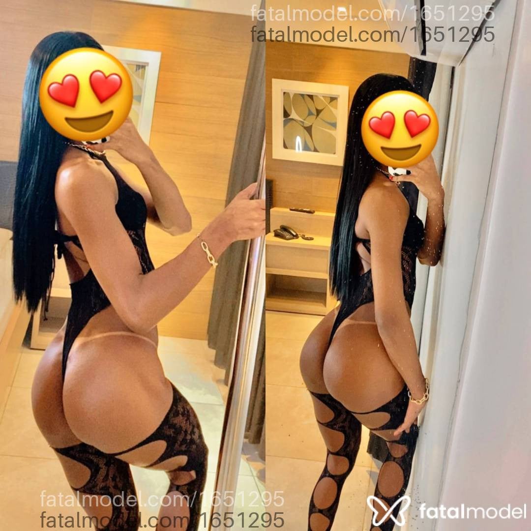 Acompanhante mulher trans morena (o) de olhos castanhos - Lara