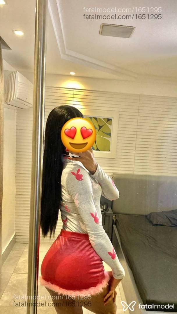 Acompanhante mulher trans morena (o) de olhos castanhos - Lara Acompanhante mulher trans morena (o) de olhos castanhos - Lara
