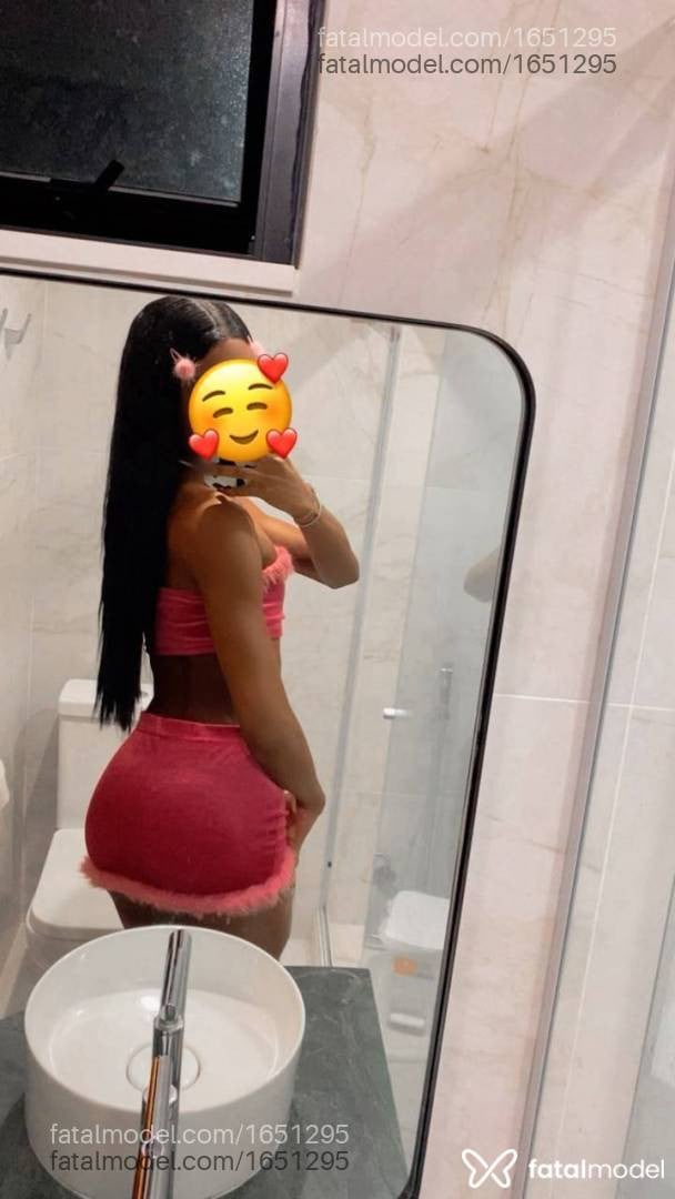 Acompanhante mulher trans morena (o) de olhos castanhos - Alice