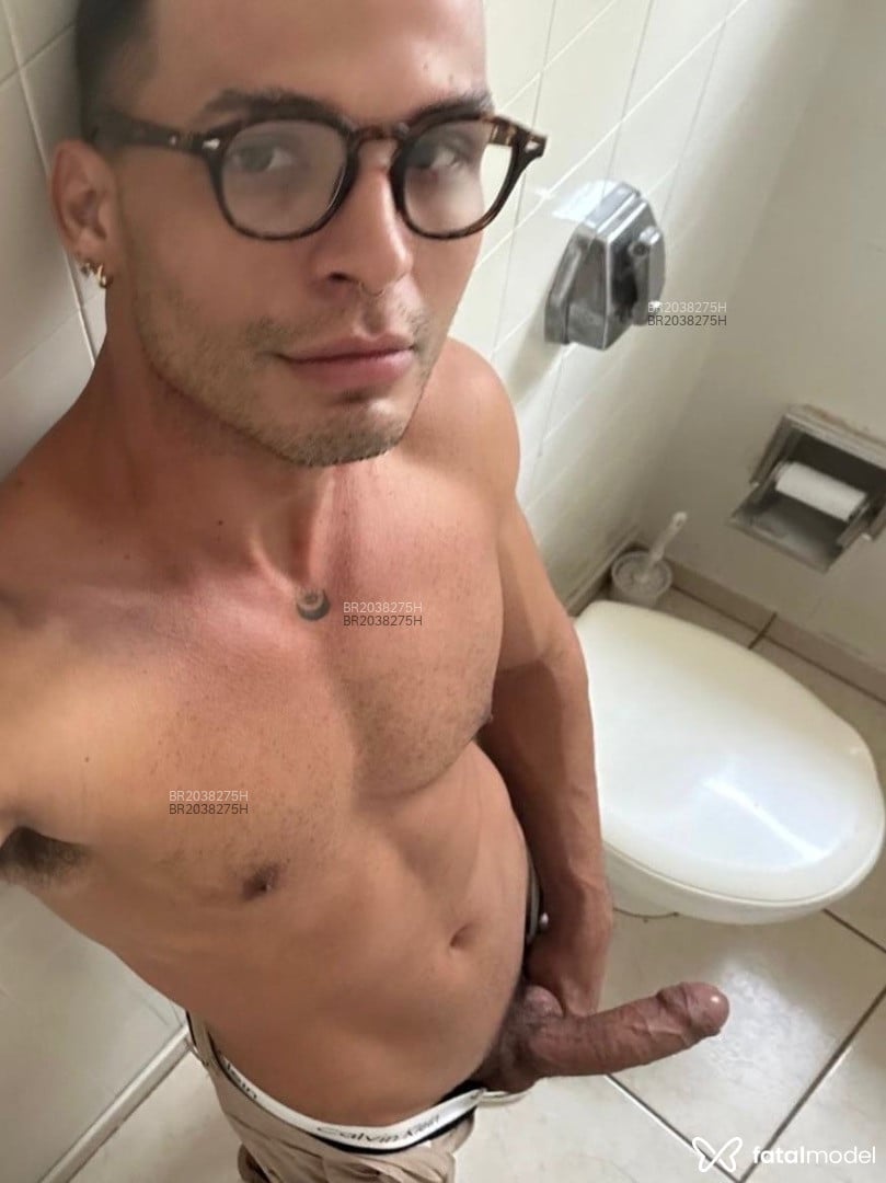Acompanhante homem com cabelo castanho de olhos castanhos em São Paulo Acompanhante homem com cabelo castanho de olhos castanhos em São Paulo - Maycon Nicola