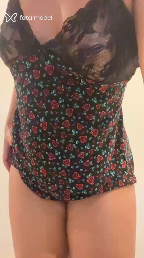 Acompanhante mulher morena (o) de olhos pretos - Morena Cacheadaa