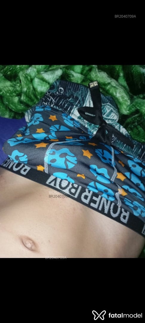 Acompanhante homem morena (o) de olhos castanhos em Cascavel - Derick