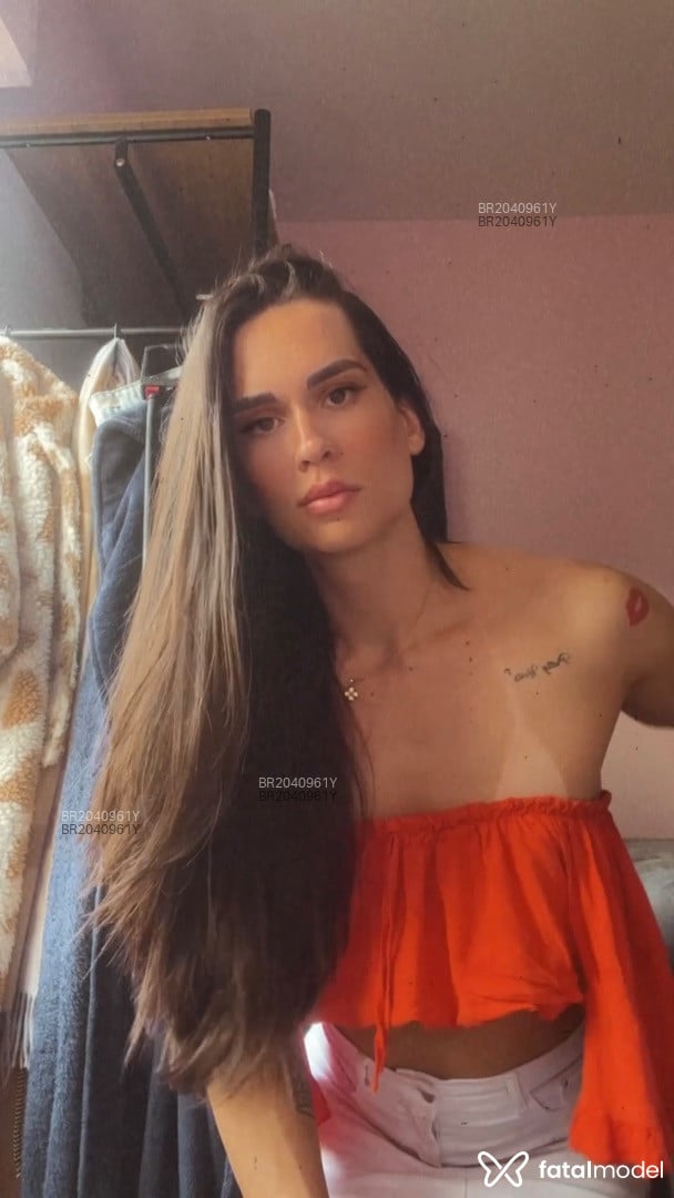 Acompanhante mulher trans com cabelo castanho de olhos castanhos em Campinas - Beeatriz Lins