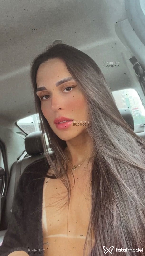 Acompanhante mulher trans com cabelo castanho de olhos castanhos em Campinas - Beeatriz Lins
