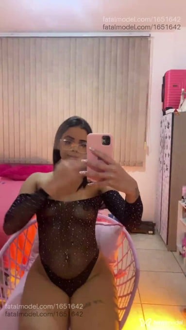 Acompanhante mulher com cabelo castanho de olhos castanhos - Raila Santos Acompanhante mulher com cabelo castanho de olhos castanhos - Raila Santos