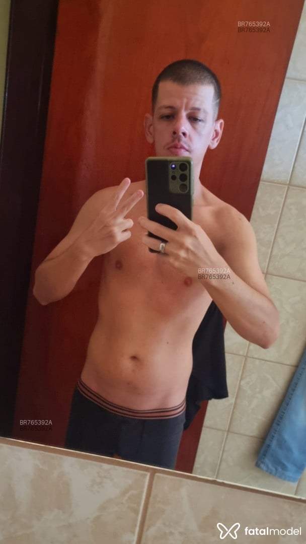 Acompanhante homem com cabelo castanho de olhos castanhos em Votuporanga Acompanhante homem com cabelo castanho de olhos castanhos em Votuporanga - Farina