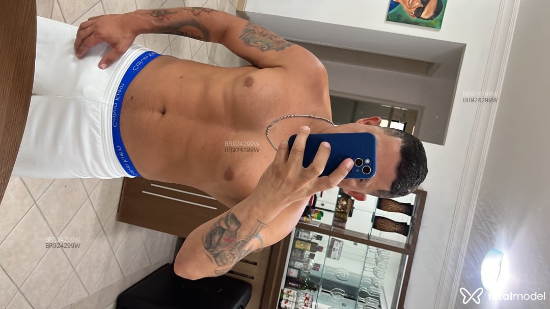 Acompanhante homem morena (o) de olhos castanhos em Balneário Camboriú - Juninho