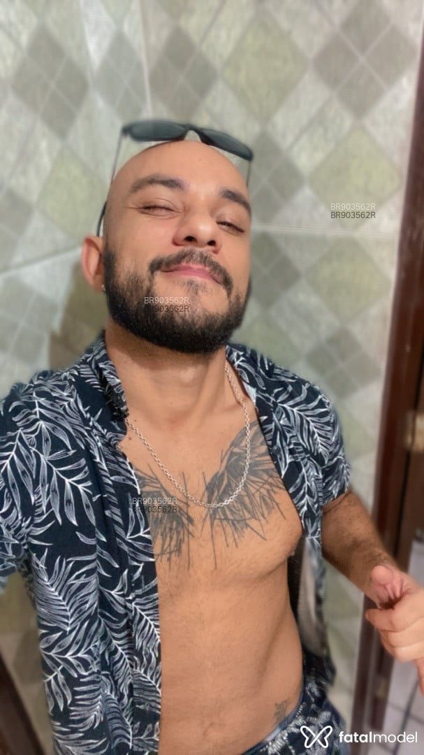 Acompanhante homem com cabelo castanho de olhos castanhos em Porto Seguro - Josephe Sabatini