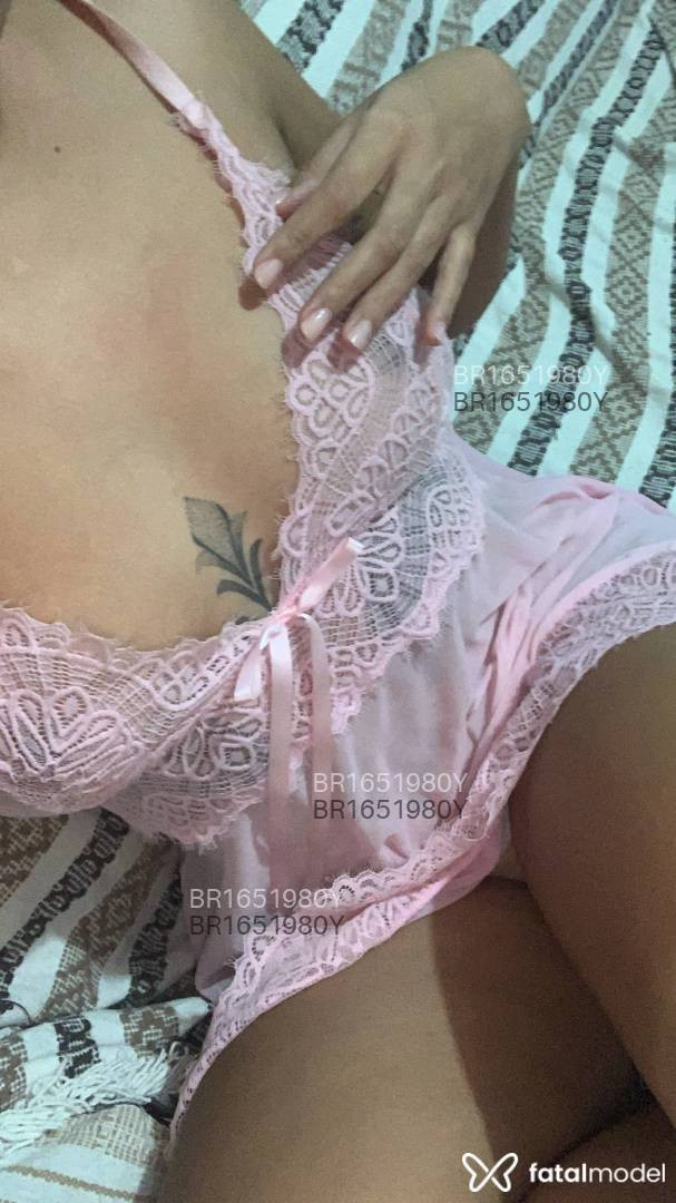 Acompanhante mulher com cabelo castanho de olhos castanhos em Virtual Acompanhante mulher com cabelo castanho de olhos castanhos em Virtual - Misslarah