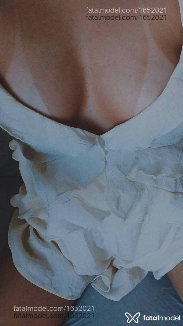 Acompanhante mulher loira (o) de olhos pretos - Esthefani
