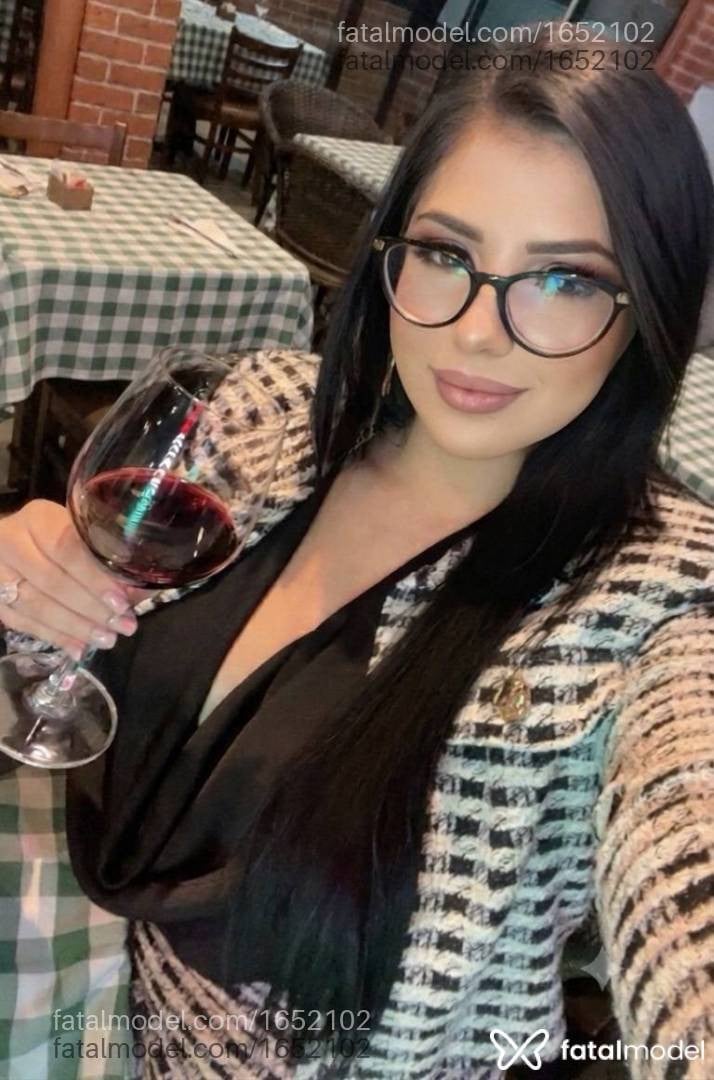 Acompanhante mulher morena (o) de olhos castanhos em Balneário Camboriú - Gabriela Santorini