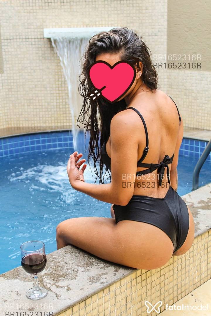 Acompanhante mulher com cabelo castanho de olhos castanhos em Ubá Acompanhante mulher com cabelo castanho de olhos castanhos em Ubá - Amora anjos