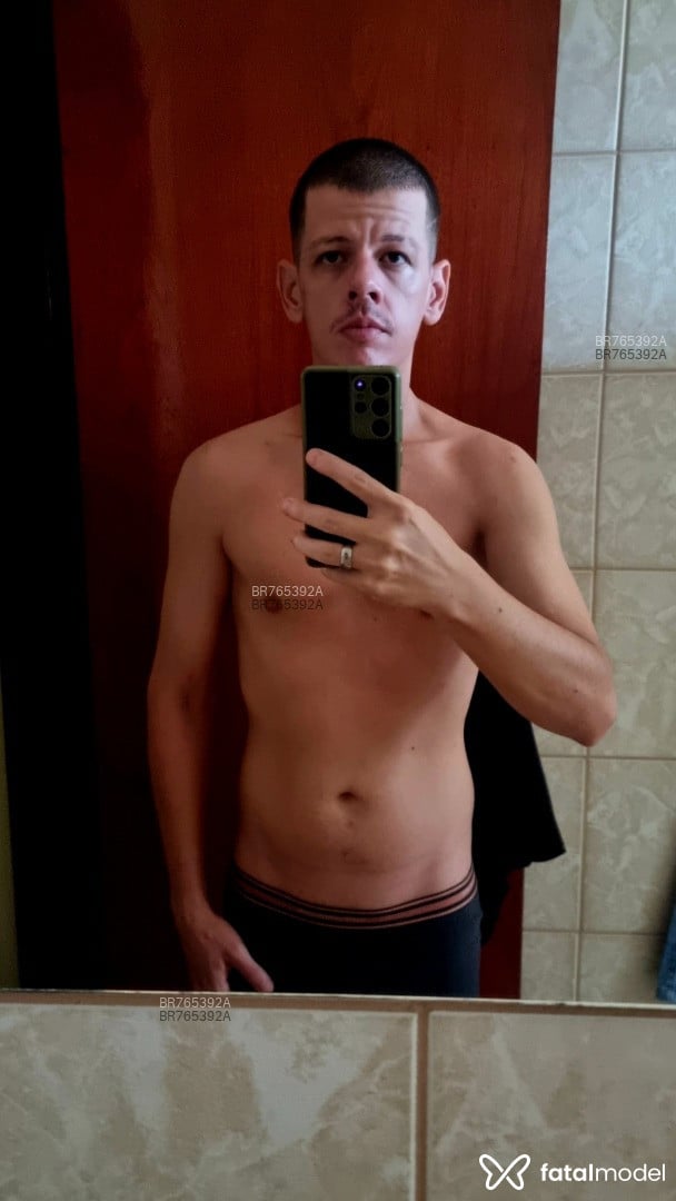 Acompanhante homem com cabelo castanho de olhos castanhos em Votuporanga Acompanhante homem com cabelo castanho de olhos castanhos em Votuporanga - Farina