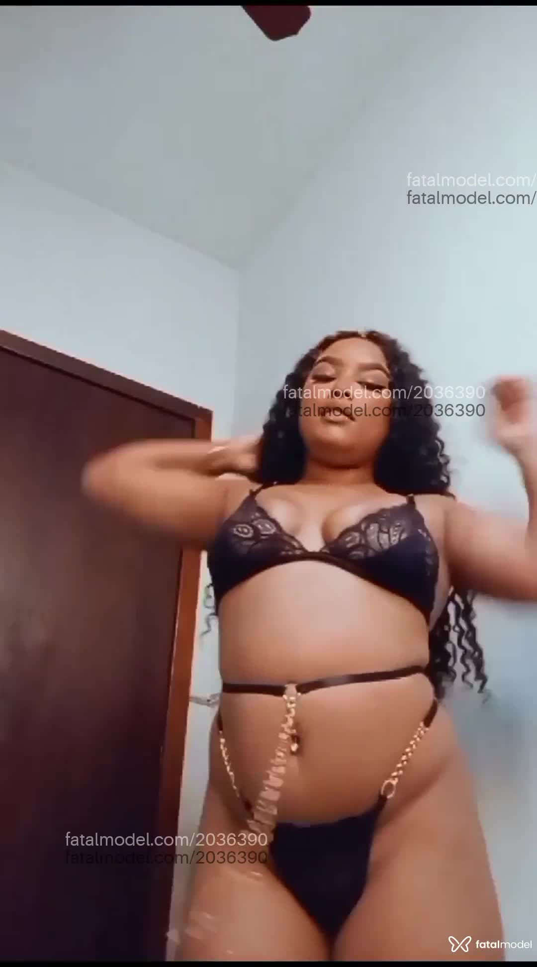 Acompanhante mulher morena (o) de olhos castanhos em Resende - Angel